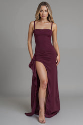 Dunkelrotes Etui Abendkleid aus Satin mit Schlitz und Spaghettiträgern